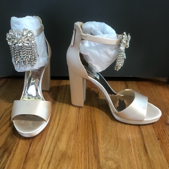 Badgley Mischka Women's Fascinate Heeled Sandal - Picture 11 of 12